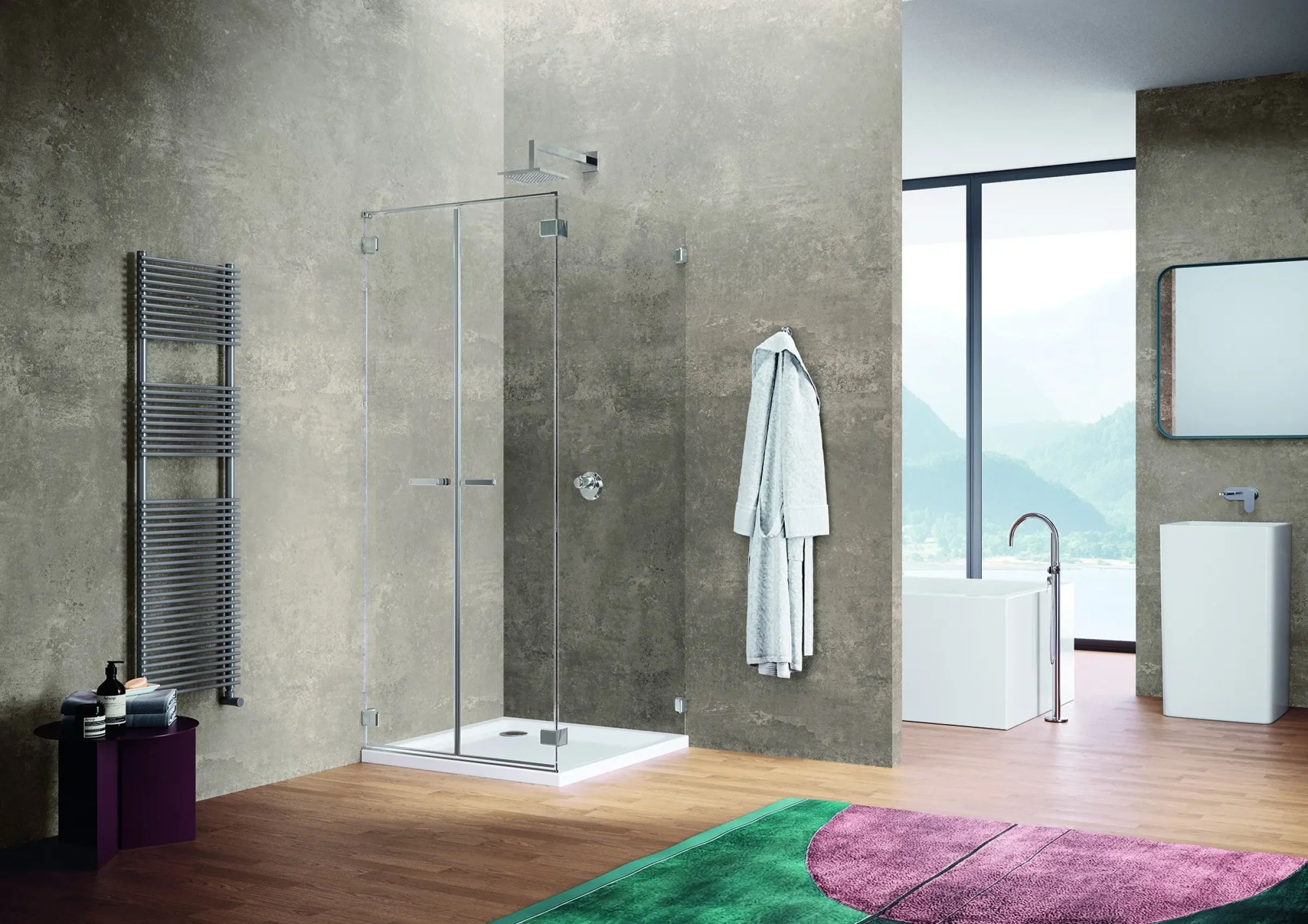 Elegantes Bad mit Glas-Duschabtrennung, Pendeltür und Seitenwand auf weisser Duschwanne Elegantes Bad mit Glas-Duschabtrennung, Pendeltür und Seitenwand auf weisser Duschwanne